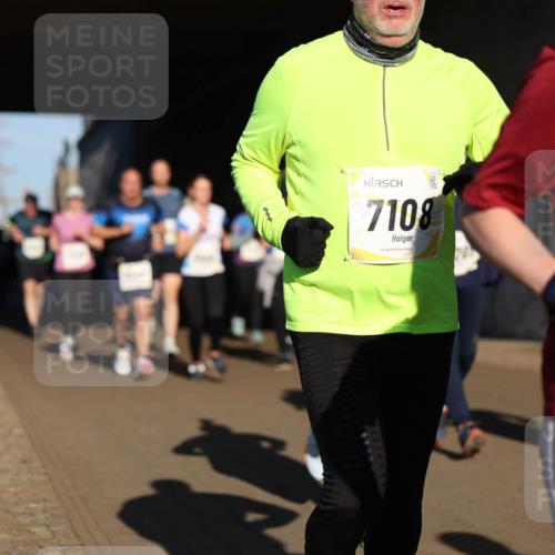 06.10.2024 - 19. swb-Marathon Bremen Michael Strokosch http://msf.ph/oto/7345808 06.10.2024 10:18:30 Laufen 7108, 74 meine-sportfotos.de