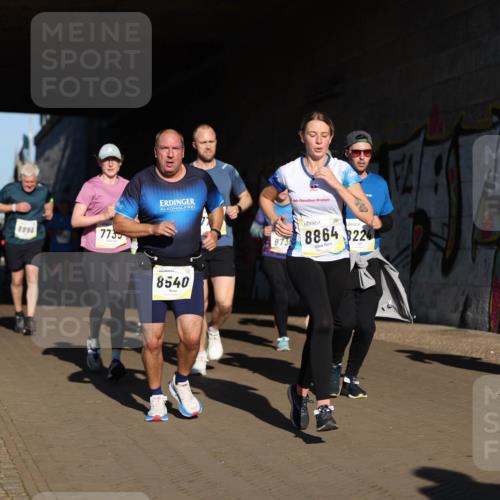 06.10.2024 - 19. swb-Marathon Bremen Michael Strokosch http://msf.ph/oto/7345813 06.10.2024 10:18:32 Laufen 8896, 7735, 8540, 873, 8864, 224, 8085 meine-sportfotos.de