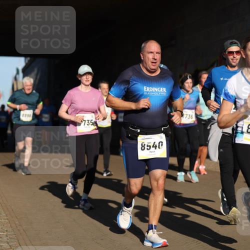 06.10.2024 - 19. swb-Marathon Bremen Michael Strokosch http://msf.ph/oto/7345817 06.10.2024 10:18:33 Laufen 735, 8540, 8736, 8864 meine-sportfotos.de