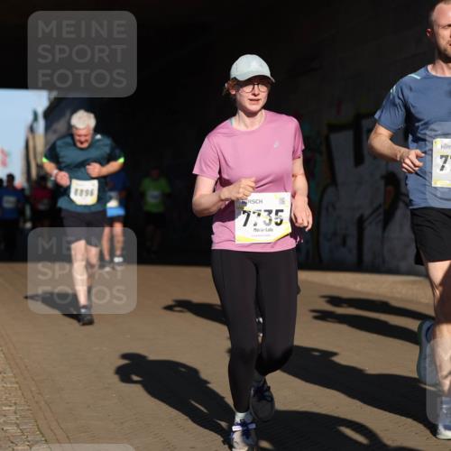 06.10.2024 - 19. swb-Marathon Bremen Michael Strokosch http://msf.ph/oto/7345822 06.10.2024 10:18:34 Laufen 8896, 7735, 777 meine-sportfotos.de
