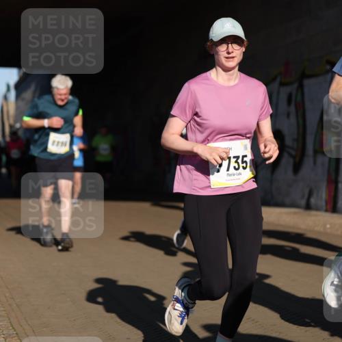 06.10.2024 - 19. swb-Marathon Bremen Michael Strokosch http://msf.ph/oto/7345824 06.10.2024 10:18:34 Laufen 735, 734 meine-sportfotos.de