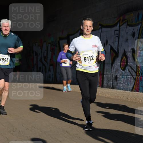06.10.2024 - 19. swb-Marathon Bremen Michael Strokosch http://msf.ph/oto/7345830 06.10.2024 10:18:35 Laufen 8896, 9112 meine-sportfotos.de