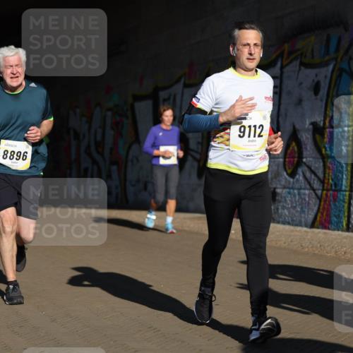 06.10.2024 - 19. swb-Marathon Bremen Michael Strokosch http://msf.ph/oto/7345831 06.10.2024 10:18:35 Laufen 9112, 8896 meine-sportfotos.de