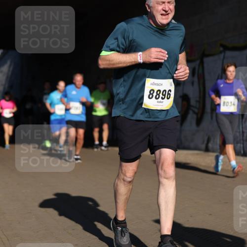 06.10.2024 - 19. swb-Marathon Bremen Michael Strokosch http://msf.ph/oto/7345835 06.10.2024 10:18:36 Laufen 8896, 8034 meine-sportfotos.de