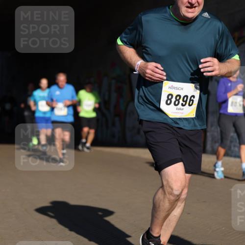 06.10.2024 - 19. swb-Marathon Bremen Michael Strokosch http://msf.ph/oto/7345836 06.10.2024 10:18:37 Laufen 8896, 80 meine-sportfotos.de