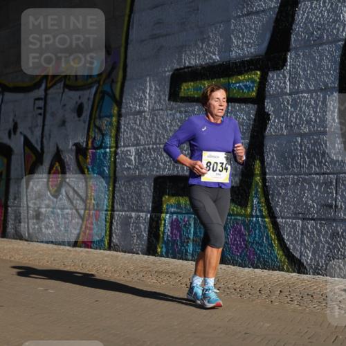 06.10.2024 - 19. swb-Marathon Bremen Michael Strokosch http://msf.ph/oto/7345838 06.10.2024 10:18:38 Laufen 8034 meine-sportfotos.de