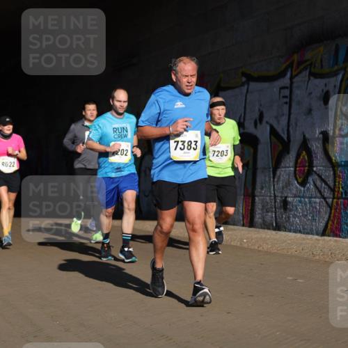 06.10.2024 - 19. swb-Marathon Bremen Michael Strokosch http://msf.ph/oto/7345842 06.10.2024 10:18:39 Laufen 8348, 8022, 202, 7383, 7203 meine-sportfotos.de