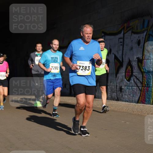 06.10.2024 - 19. swb-Marathon Bremen Michael Strokosch http://msf.ph/oto/7345844 06.10.2024 10:18:39 Laufen 8348, 8700, 8022, 80, 7202, 7383, 03 meine-sportfotos.de