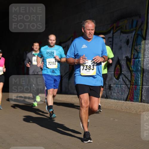 06.10.2024 - 19. swb-Marathon Bremen Michael Strokosch http://msf.ph/oto/7345845 06.10.2024 10:18:40 Laufen 910, 8348, 022, 80, 7202, 7383 meine-sportfotos.de