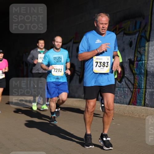 06.10.2024 - 19. swb-Marathon Bremen Michael Strokosch http://msf.ph/oto/7345847 06.10.2024 10:18:40 Laufen 8348, 8022, 80, 7202, 7383 meine-sportfotos.de