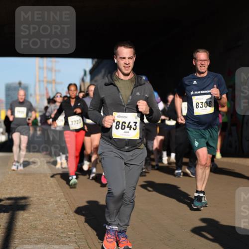06.10.2024 - 19. swb-Marathon Bremen Michael Strokosch http://msf.ph/oto/7345868 06.10.2024 10:18:44 Laufen 7723, 8643, 8308 meine-sportfotos.de