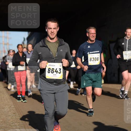 06.10.2024 - 19. swb-Marathon Bremen Michael Strokosch http://msf.ph/oto/7345871 06.10.2024 10:18:45 Laufen 8643, 8308, 7832 meine-sportfotos.de