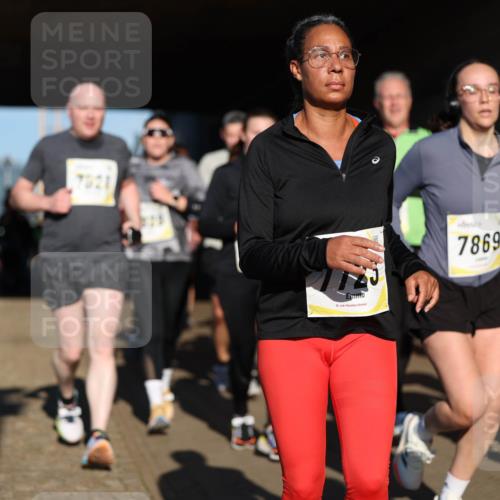06.10.2024 - 19. swb-Marathon Bremen Michael Strokosch http://msf.ph/oto/7345887 06.10.2024 10:18:48 Laufen 7921, 7869 meine-sportfotos.de