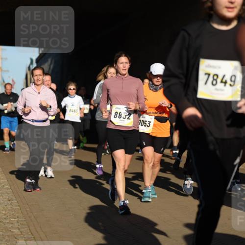 06.10.2024 - 19. swb-Marathon Bremen Michael Strokosch http://msf.ph/oto/7345901 06.10.2024 10:18:51 Laufen 8463, 8852, 9053, 7849, 71 meine-sportfotos.de