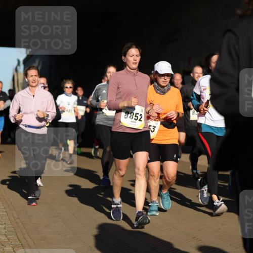 06.10.2024 - 19. swb-Marathon Bremen Michael Strokosch http://msf.ph/oto/7345903 06.10.2024 10:18:51 Laufen 8852, 53, 8, 7849 meine-sportfotos.de
