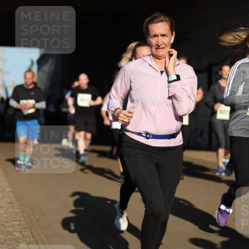 06.10.2024 - 19. swb-Marathon Bremen Michael Strokosch http://msf.ph/oto/7345914 06.10.2024 10:18:53 Laufen 451 meine-sportfotos.de