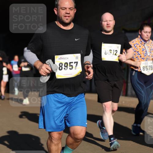 06.10.2024 - 19. swb-Marathon Bremen Michael Strokosch http://msf.ph/oto/7345937 06.10.2024 10:18:57 Laufen 8957, 8612, 8579, 8152 meine-sportfotos.de