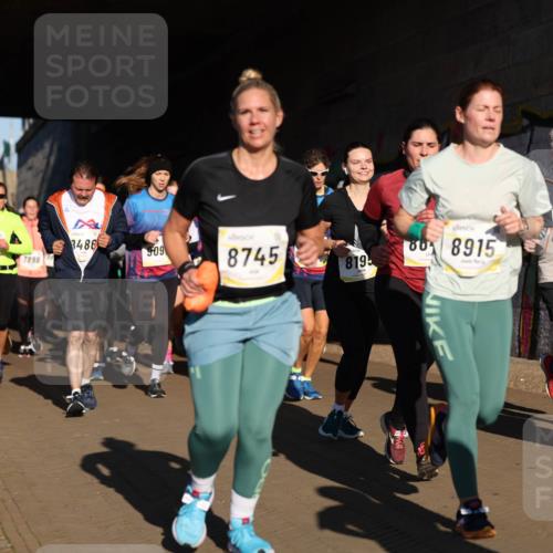 06.10.2024 - 19. swb-Marathon Bremen Michael Strokosch http://msf.ph/oto/7345965 06.10.2024 10:19:02 Laufen 739, 7898, 3486, 909, 8745, 819, 80, 8915, 7264 meine-sportfotos.de