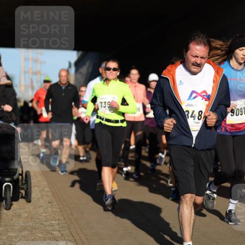 06.10.2024 - 19. swb-Marathon Bremen Michael Strokosch http://msf.ph/oto/7345975 06.10.2024 10:19:04 Laufen 2024, 739, 348, 9091, 7811 meine-sportfotos.de