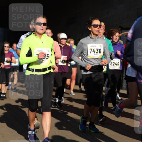 06.10.2024 - 19. swb-Marathon Bremen Michael Strokosch http://msf.ph/oto/7345980 06.10.2024 10:19:05 Laufen 744, 35, 7436, 8246 meine-sportfotos.de