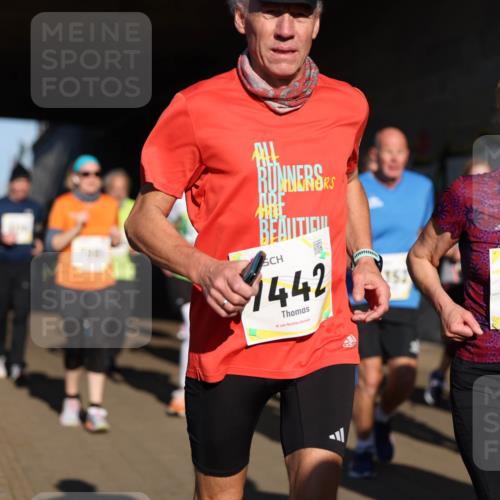 06.10.2024 - 19. swb-Marathon Bremen Michael Strokosch http://msf.ph/oto/7345984 06.10.2024 10:19:08 Laufen 442, 18, 7162, 10 meine-sportfotos.de