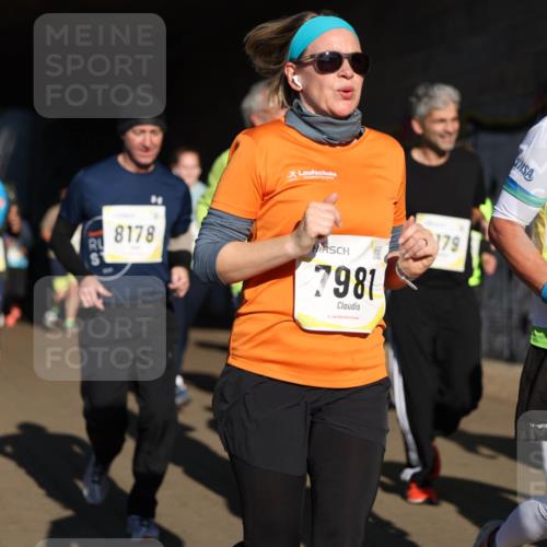 06.10.2024 - 19. swb-Marathon Bremen Michael Strokosch http://msf.ph/oto/7345995 06.10.2024 10:19:11 Laufen 8178, 7981, 179, 8006 meine-sportfotos.de