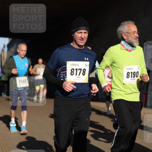 06.10.2024 - 19. swb-Marathon Bremen Michael Strokosch http://msf.ph/oto/7345997 06.10.2024 10:19:11 Laufen 7969, 8178, 8190 meine-sportfotos.de