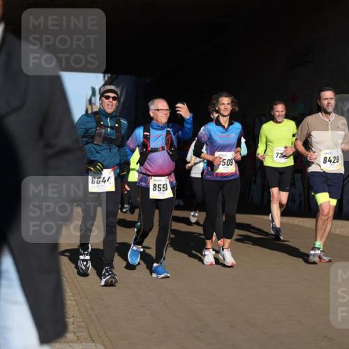06.10.2024 - 19. swb-Marathon Bremen Michael Strokosch http://msf.ph/oto/7346009 06.10.2024 10:19:14 Laufen 8644, 8550, 509, 72, 8429 meine-sportfotos.de