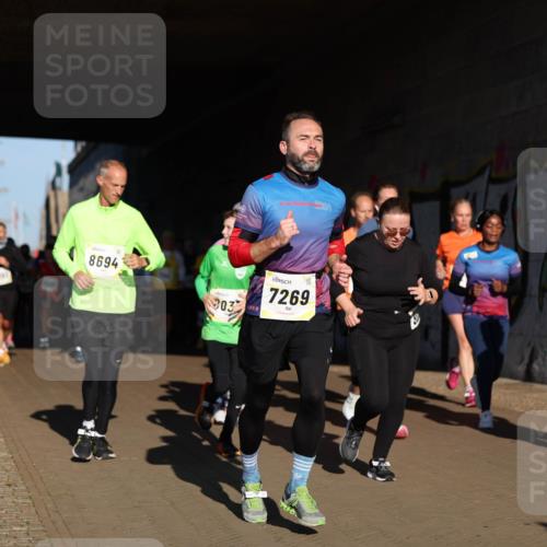 06.10.2024 - 19. swb-Marathon Bremen Michael Strokosch http://msf.ph/oto/7346018 06.10.2024 10:19:20 Laufen 2024, 8694, 303, 7269, 876 meine-sportfotos.de