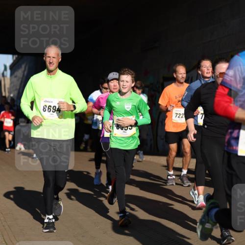 06.10.2024 - 19. swb-Marathon Bremen Michael Strokosch http://msf.ph/oto/7346022 06.10.2024 10:19:21 Laufen 7506, 8694, 722, 7, 7269 meine-sportfotos.de