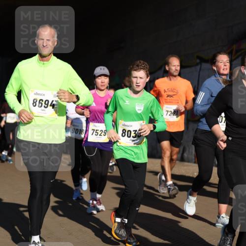 06.10.2024 - 19. swb-Marathon Bremen Michael Strokosch http://msf.ph/oto/7346026 06.10.2024 10:19:21 Laufen 8694, 9018, 7529, 8033, 7221 meine-sportfotos.de