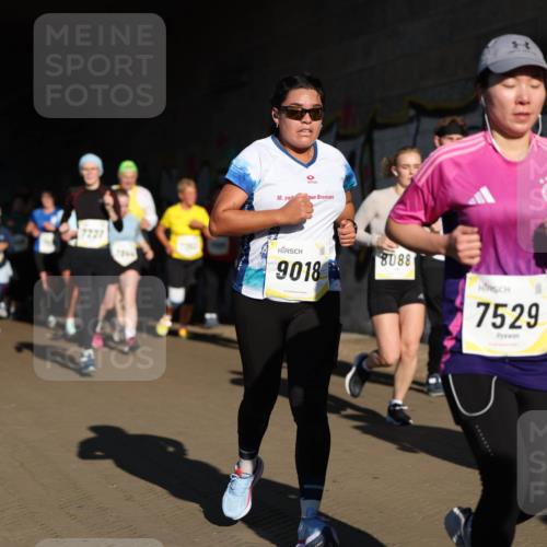 06.10.2024 - 19. swb-Marathon Bremen Michael Strokosch http://msf.ph/oto/7346034 06.10.2024 10:19:23 Laufen 506, 18, 9018, 8088, 7529 meine-sportfotos.de