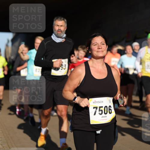 06.10.2024 - 19. swb-Marathon Bremen Michael Strokosch http://msf.ph/oto/7346049 06.10.2024 10:19:26 Laufen 93, 7506, 7341 meine-sportfotos.de