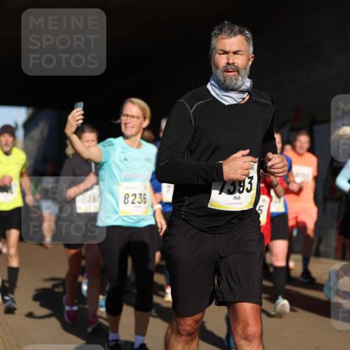 06.10.2024 - 19. swb-Marathon Bremen Michael Strokosch http://msf.ph/oto/7346054 06.10.2024 10:19:26 Laufen 581, 8236, 1393, 73 meine-sportfotos.de