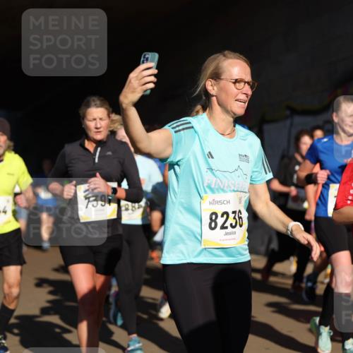 06.10.2024 - 19. swb-Marathon Bremen Michael Strokosch http://msf.ph/oto/7346060 06.10.2024 10:19:28 Laufen 8144, 739, 8236, 8235 meine-sportfotos.de