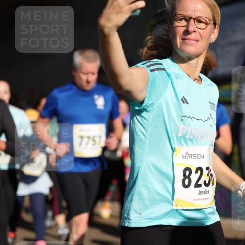 06.10.2024 - 19. swb-Marathon Bremen Michael Strokosch http://msf.ph/oto/7346066 06.10.2024 10:19:28 Laufen 7391, 7757, 823, 19 meine-sportfotos.de