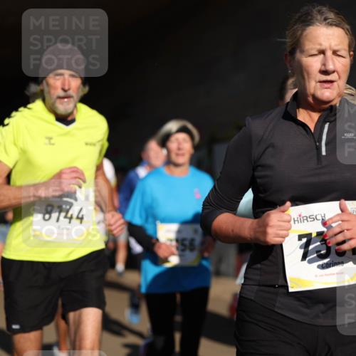 06.10.2024 - 19. swb-Marathon Bremen Michael Strokosch http://msf.ph/oto/7346070 06.10.2024 10:19:29 Laufen 8144, 7156, 18 meine-sportfotos.de