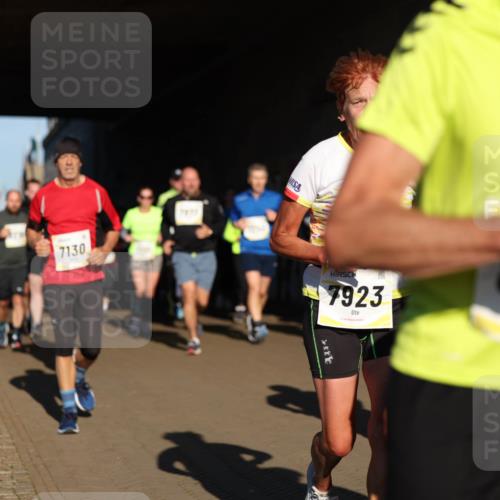 06.10.2024 - 19. swb-Marathon Bremen Michael Strokosch http://msf.ph/oto/7346076 06.10.2024 10:19:30 Laufen 7130, 7923 meine-sportfotos.de