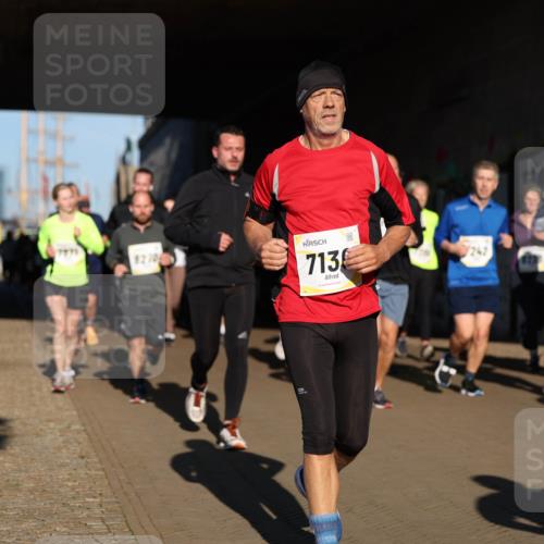 06.10.2024 - 19. swb-Marathon Bremen Michael Strokosch http://msf.ph/oto/7346081 06.10.2024 10:19:31 Laufen 8270, 713, 242, 8115 meine-sportfotos.de