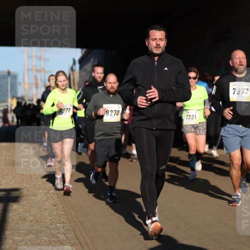 06.10.2024 - 19. swb-Marathon Bremen Michael Strokosch http://msf.ph/oto/7346087 06.10.2024 10:19:32 Laufen 7971, 8270, 7321, 7977, 242 meine-sportfotos.de