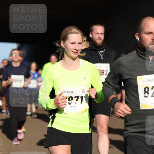 06.10.2024 - 19. swb-Marathon Bremen Michael Strokosch http://msf.ph/oto/7346102 06.10.2024 10:19:35 Laufen 971, 82, 8270, 73 meine-sportfotos.de