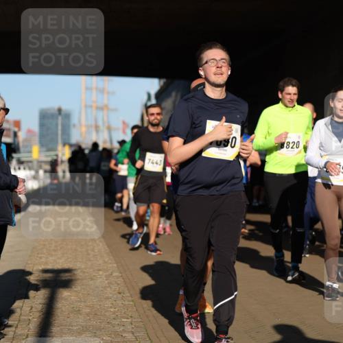 06.10.2024 - 19. swb-Marathon Bremen Michael Strokosch http://msf.ph/oto/7346105 06.10.2024 10:19:36 Laufen 7443, 8820, 718 meine-sportfotos.de