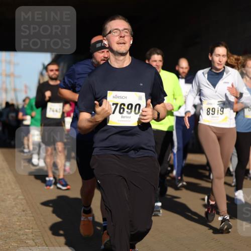 06.10.2024 - 19. swb-Marathon Bremen Michael Strokosch http://msf.ph/oto/7346108 06.10.2024 10:19:36 Laufen 7690, 8919, 8718 meine-sportfotos.de