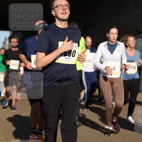 06.10.2024 - 19. swb-Marathon Bremen Michael Strokosch http://msf.ph/oto/7346110 06.10.2024 10:19:36 Laufen 090, 3716 meine-sportfotos.de