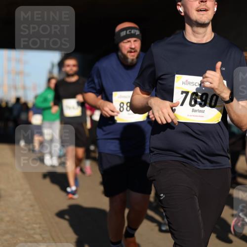 06.10.2024 - 19. swb-Marathon Bremen Michael Strokosch http://msf.ph/oto/7346113 06.10.2024 10:19:37 Laufen 6, 88, 7690, 919 meine-sportfotos.de