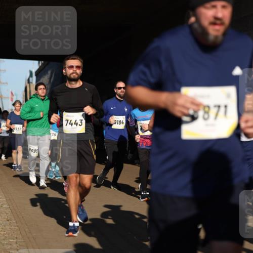06.10.2024 - 19. swb-Marathon Bremen Michael Strokosch http://msf.ph/oto/7346117 06.10.2024 10:19:37 Laufen 937, 70, 8695, 7443, 78871, 9104 meine-sportfotos.de