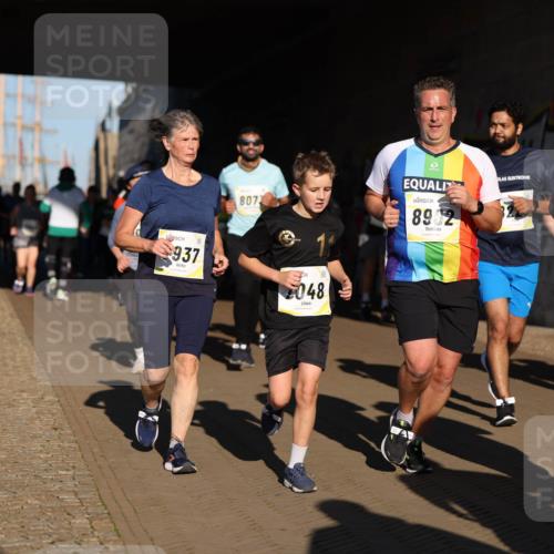 06.10.2024 - 19. swb-Marathon Bremen Michael Strokosch http://msf.ph/oto/7346139 06.10.2024 10:19:42 Laufen 8073, 937, 048, 8902, 8450 meine-sportfotos.de