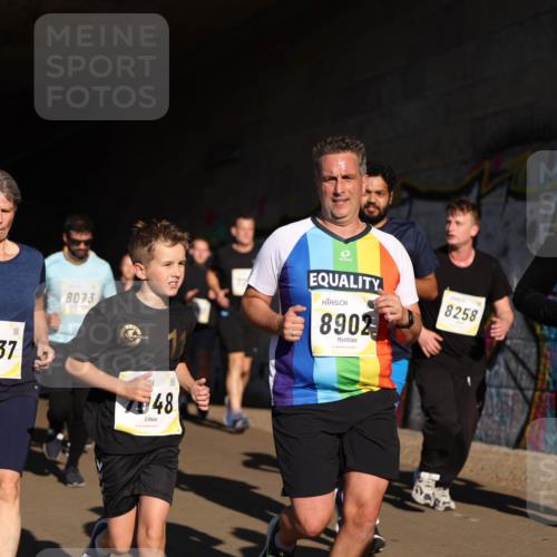 06.10.2024 - 19. swb-Marathon Bremen Michael Strokosch http://msf.ph/oto/7346144 06.10.2024 10:19:42 Laufen 937, 8073, 48, 8902, 8258, 8450 meine-sportfotos.de