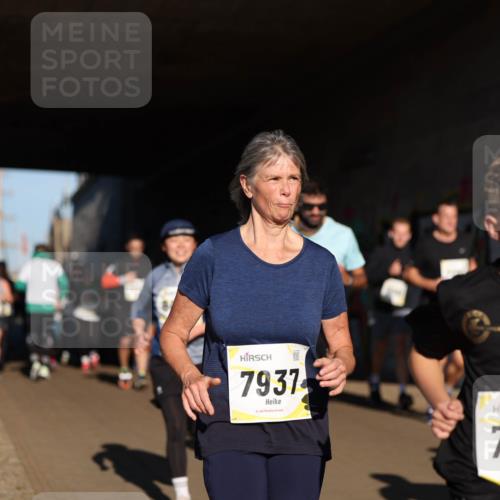 06.10.2024 - 19. swb-Marathon Bremen Michael Strokosch http://msf.ph/oto/7346147 06.10.2024 10:19:43 Laufen 7937, 7048 meine-sportfotos.de