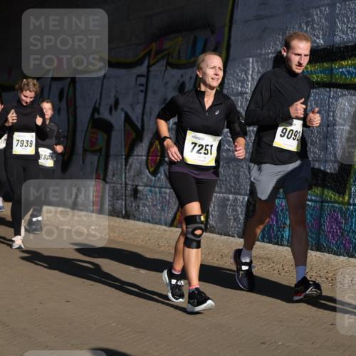 06.10.2024 - 19. swb-Marathon Bremen Michael Strokosch http://msf.ph/oto/7346162 06.10.2024 10:19:46 Laufen 7939, 880, 7251, 9092 meine-sportfotos.de
